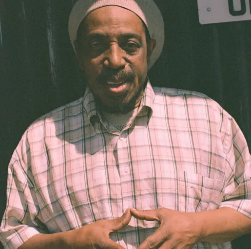 Earl Sixteen
