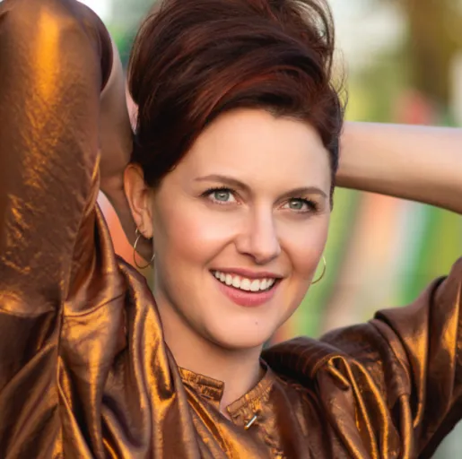 Robyn Bennett Robyn Bennett